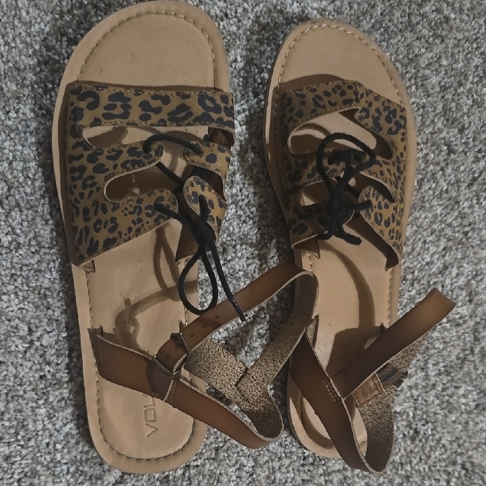 VOLCOM LEPORD PRINT TIE UP SUMMER SANDALS SIZE 9🔥🔥